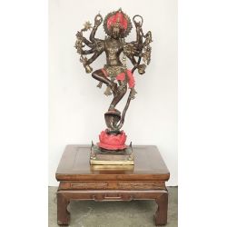 Statue de Nataraja en bronze sur table opium