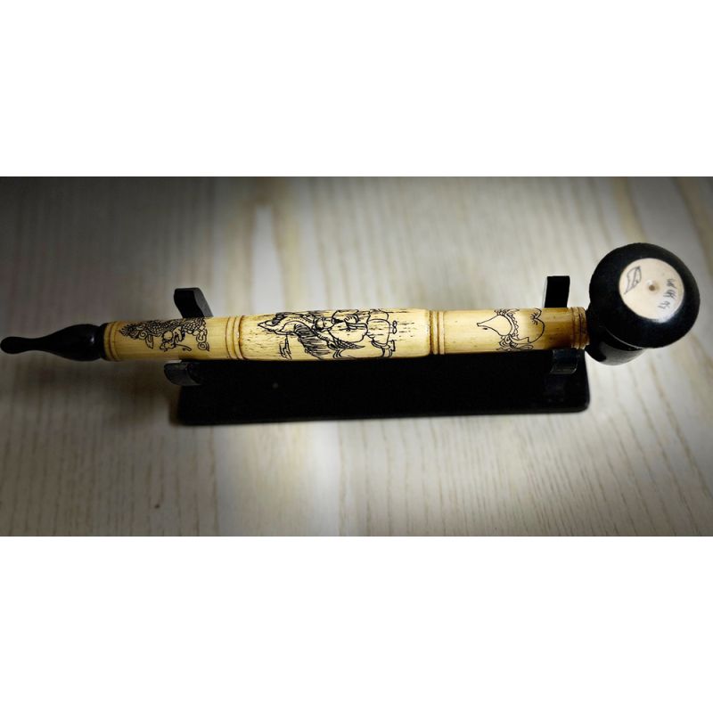 Pipe vietnamienne en os de buffle 40cm Pipe vietnamienne en os de buffle 40cm
