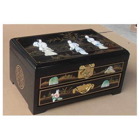 Boîte à bijoux chinoise laquée noire avec incrustations de personnages en nacre