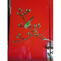 Armoire chinoise laquée rouge motifs doré