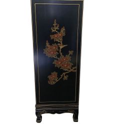 Armoire chinoise laquée avec incrustations de personnages en jade