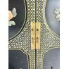 Armoire chinoise laquée avec incrustations de personnages en jade