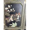 Armoire chinoise laquée avec incrustations de personnages en jade