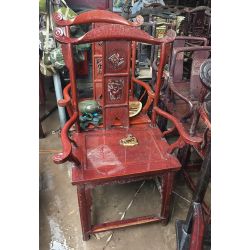 Fauteuil rouge en bonnet de lettré