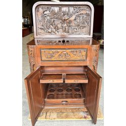 Meuble bar sculpté avec rangements