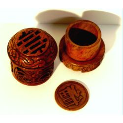 Brûle encens en pierre foncée sculptée de Danang