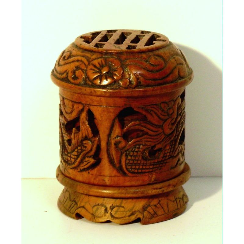 Brûle encens en pierre foncée sculptée de Danang