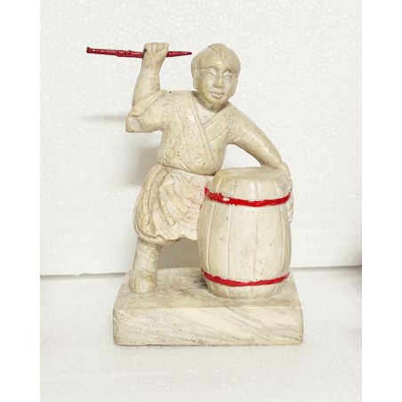 Joueur de tambour chinois en pierre