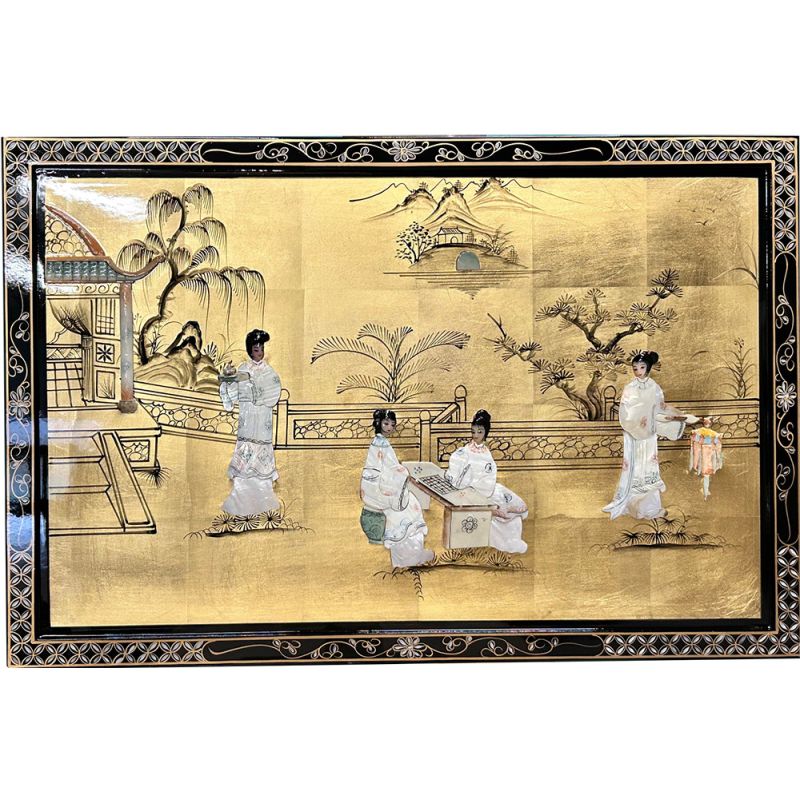 Tableau chinois doré à la feuille avec geishas en nacre