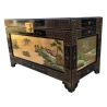 Coffre chinois doré à la feuille et décoré de geishas en nacre