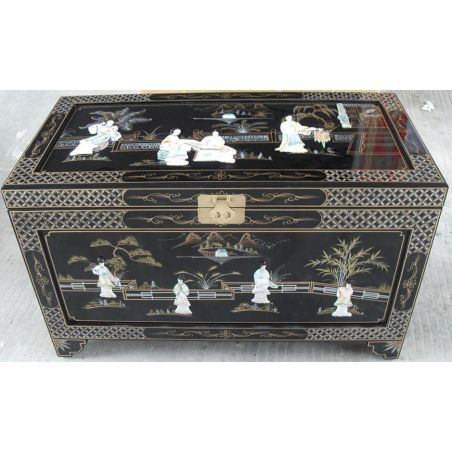 Coffre chinois laque noire décoré de geishas en nacre