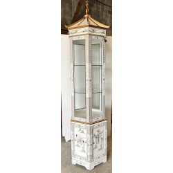 Vitrine octogonale chinoise laque blanche avec décorations de nacre