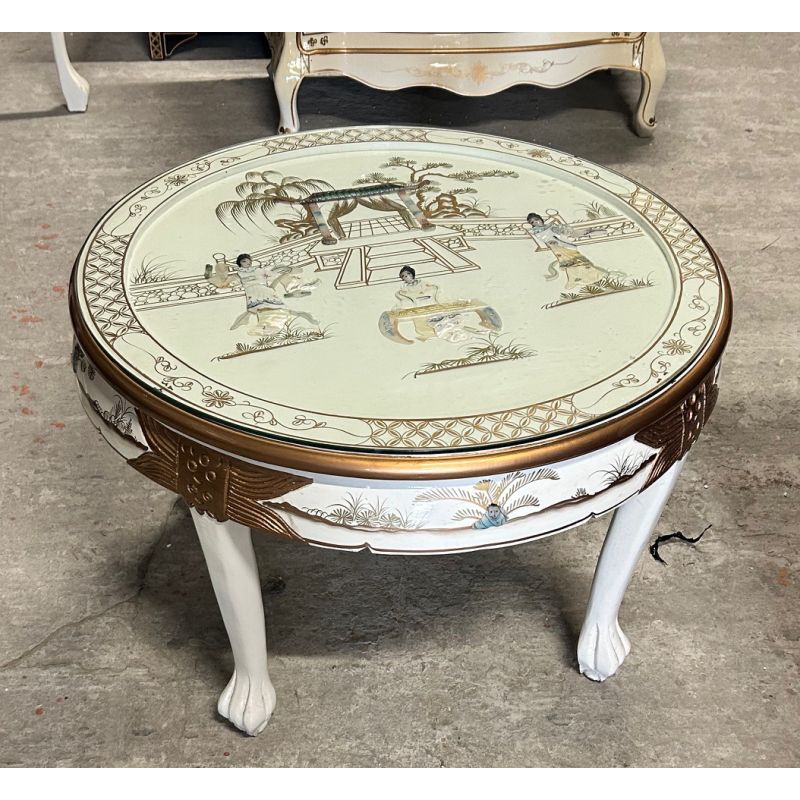 Table de salon chinoise en laque blanche décorée de geishas en nacre