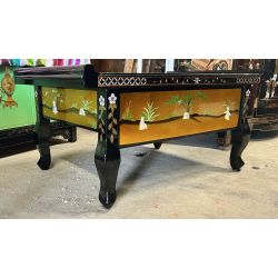 Table de salon laque dorée à la feuille