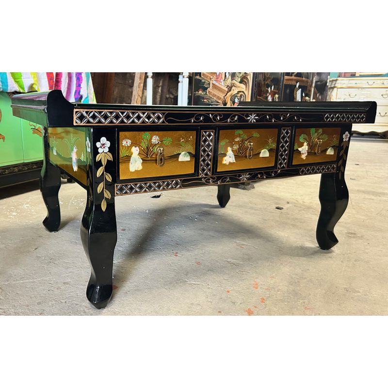 Table de salon laque dorée à la feuille