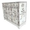 Buffet chinois laqué blanc avec décorations de geishas en nacre