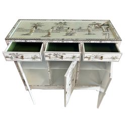 Buffet chinois laqué blanc avec décorations de geishas en nacre