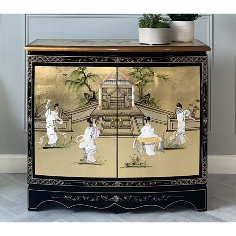 Buffet chinois laque dorée à la feuille décor geishas en nacre