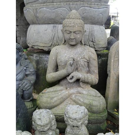 Statue bouddha extérieur sculpté dans la pierre de lave