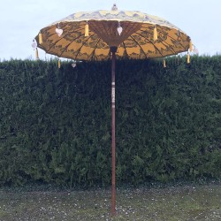 Parasol balinais