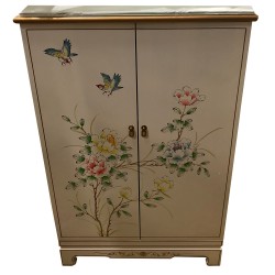 Armoire chinoise laque blanche a motifs fleurs et oiseaux